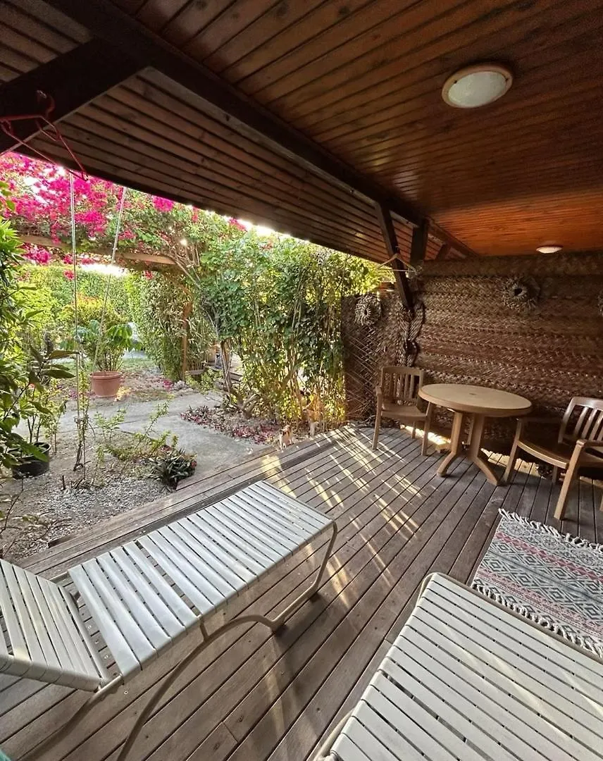 Pension Bounty Rangiroa - Art Gallery & Tropical Garden